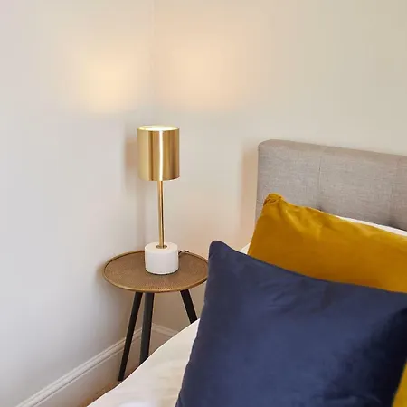 Host & - Artsbank * Saltburn-by-the-Sea