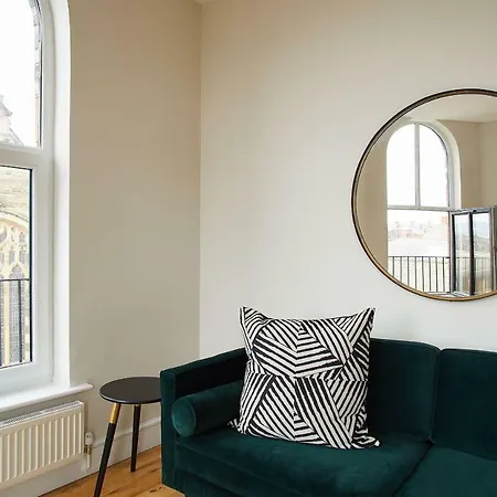 Host & - Artsbank Apartmán